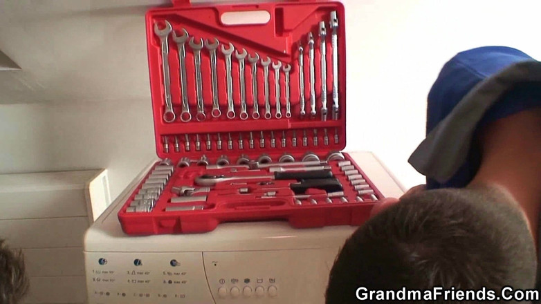 Grandma Friends: 修理机器，操奶奶