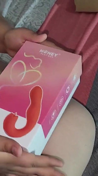 蜂蜜プレイボックス「ジョイ」バイブレーターは、この性奴隷の穴に最適です