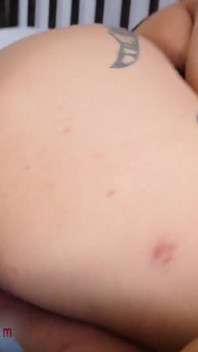 Agbu tânără BBW se excită și o Denise Haneine anală