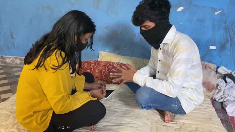 Indian Teen Girl's: Секс на улице, сводный брат и сводная сестра за пределами двери, романтика и секс пар Mallu, горячий роман с сексом на террасе