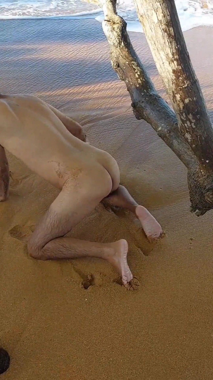 Ladysilvas: Ladysilva bardzo naga dziwka na plaży chce kutasa w jej...