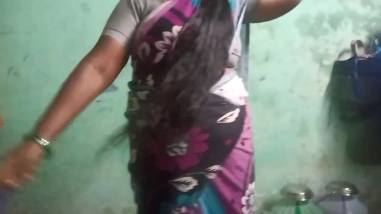 Priyanka314: Menyewa ibu rumah tangga untuk waktu yang lama, sary chenging