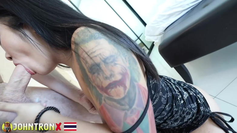 John Tron X: Johntronx - sensationele babe uit Thailand wordt hard geneukt