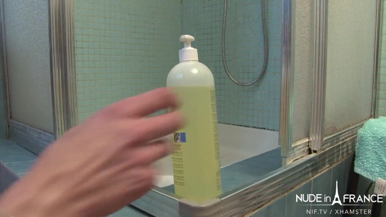 Nude in France: Docela amatérská francouzská blonďatá děvka se šuká, dokud se neudělá!