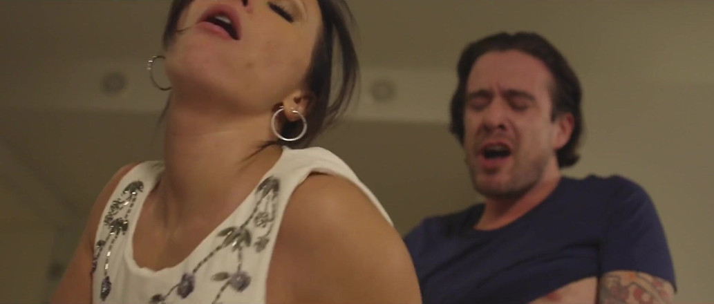 Nathansluts: Alysa bị một người bạn đụ sau khi thổi kèn ướt át