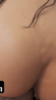 Não deixe o corpo da minha madrasta enganar você, ela é uma!