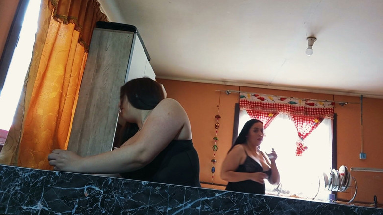 Kelly Rough: Niektóre Przyjaciółki Podniecają Się W Kuchni I Zaczynają Się Dotykać.