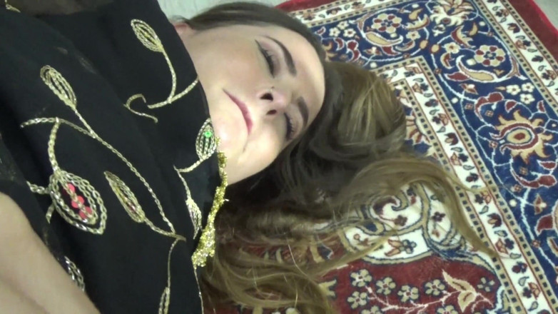 Amateur Homemade Porn: Šukám svoji sexy roztomilou arabskou nevlastní sestru, když jsou rodiče...