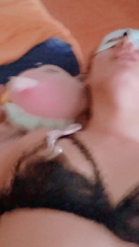 穿着性感内衣的妻子来看看并被性交一次