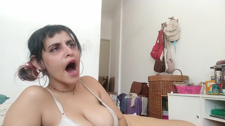 Ms Candy Bunny: Zívání v posteli - Induced W/ Tears