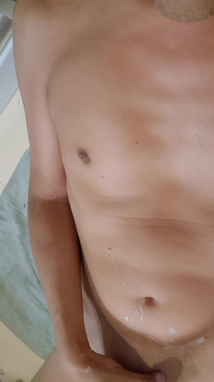 Rafael Torreano: Mi arrapa nei miei slip arancioni e mi masturbo sborrando...