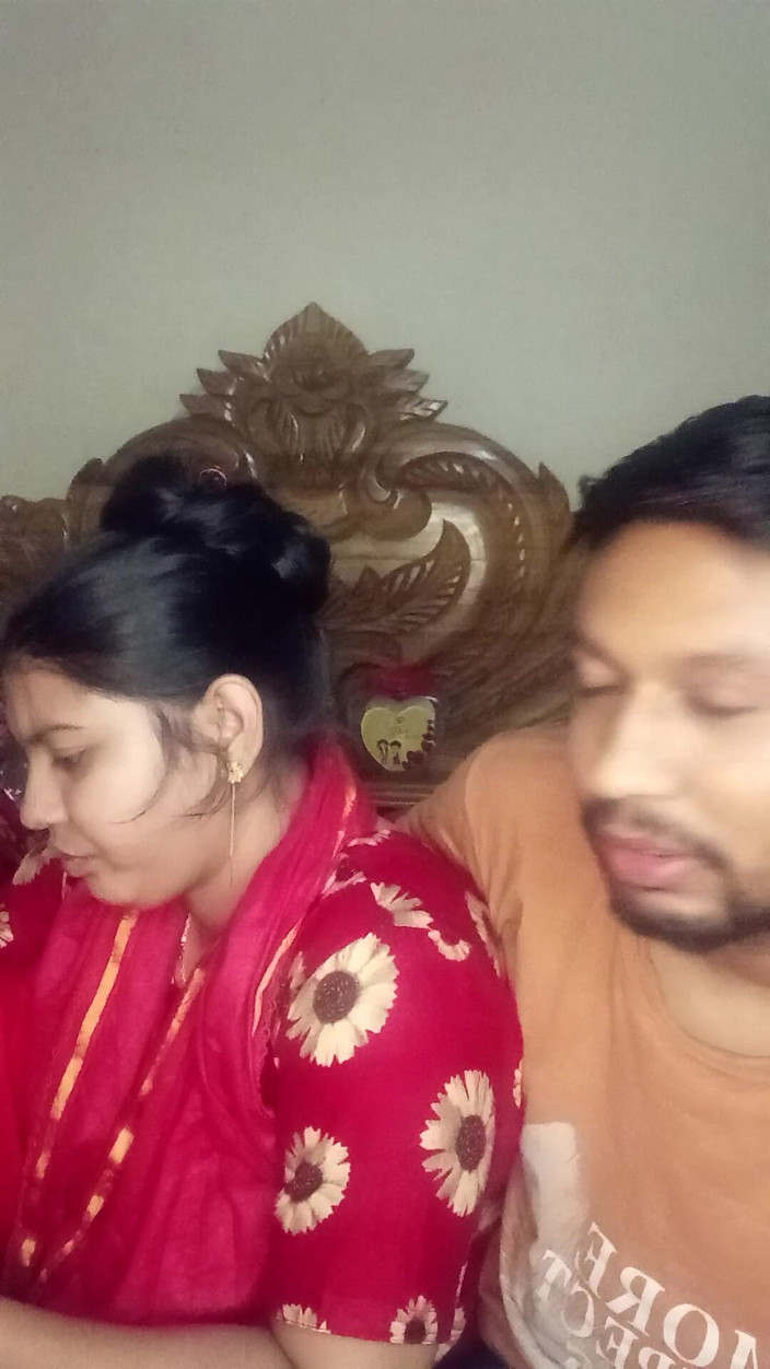 Desivideo: देसी कुंवारा लड़का सीखता है कि उसके सुपर बड़े स्तन वाली चोदने लायक मम्मी द्वारा कैसे चोदना है
