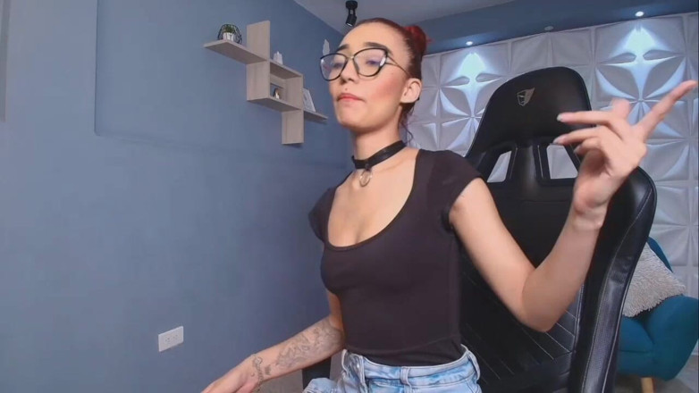 Lia Wood: Mi Masturbo Al Lavoro Quando Sono Sola a Casa