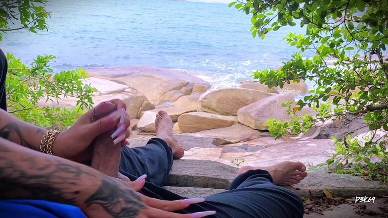 D3k69: Handjob Surprise Ejaculation on the Beach