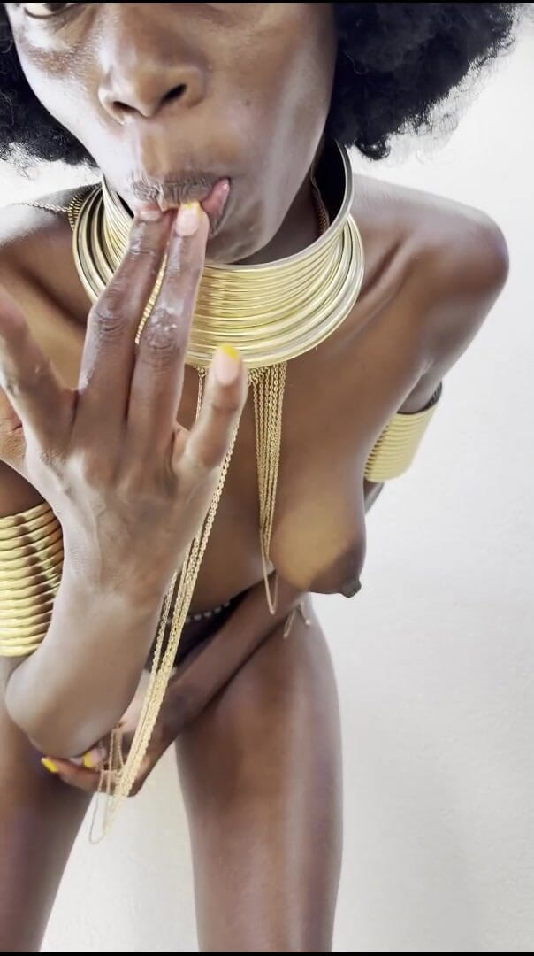 Missblackreey: 娇小的非洲女神快乐仪式