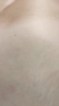 La moglie milf matura con un gran culo cavalca una cowgirl al contrario