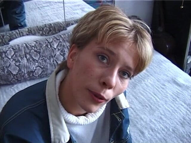 Lucky Wankerz: Blondă curvă se fute cu degetul