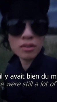 Vlog draußen, Jon Arteen spricht, masturbiert, ejakuliert Sperma auf einem Weizenfeld