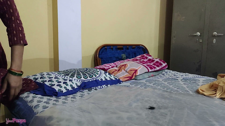 Your Puspa: Une étudiante indienne sexy se rase la chatte et baise en...