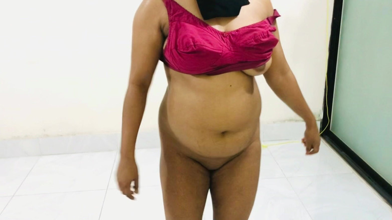 Desi mommy: Desi grande meia-irmã dunce frente de seu pequeno meio-irmão de 18...