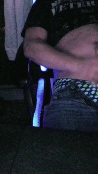 Sexy a nadržená masturbace v obývacím pokoji s webovou kamerou. Užijte si moji zábavu