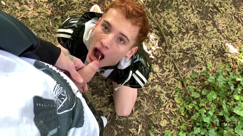 Claude Nikotine: Outdoor Twink Urinal