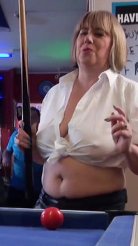 Smutlatá síň u bazénu