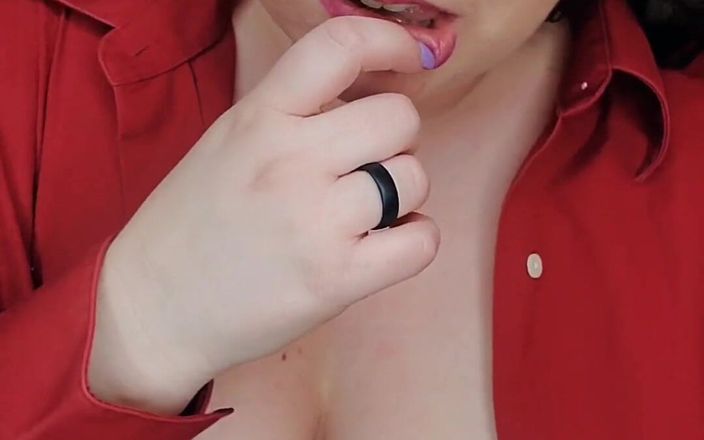 KinkyKatie: मुझे छेड़ना पसंद है। विशेष रूप से सार्वजनिक रूप से, अगर मैं एक आदमी को मुझे घूरते हुए पकड़ती हूं तो मैं धीरे-धीरे अपनी दरार की रेखा का पता लगाऊंगा