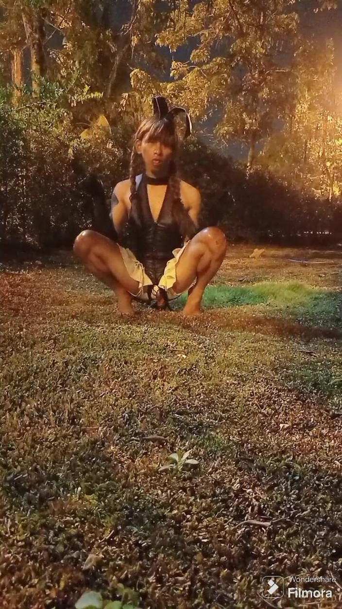 Menaiisd: Králíček na zahradě