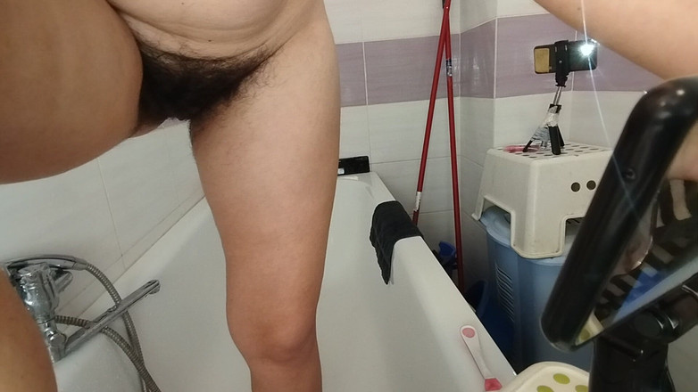 Mirsur: Istri amatir seksi lagi asik cukur jembut lebatnya. Istri dengan...