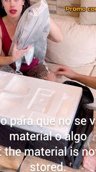 O presente do meu padrasto acabou de chegar, uma grande boneca tentadora, não podemos acreditar como é real!!