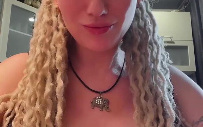 BadAssBitch: Ludzkie jaja popielniczki bicie CBT, CEI, pluć