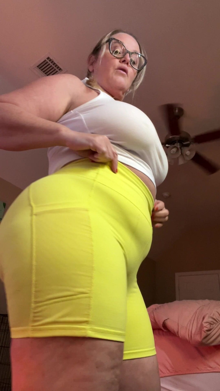 Siren XXX Studios: Třesení mého phat zadku v těsných šortkách