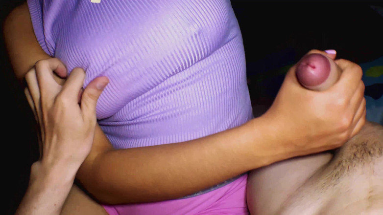 Ellie pink: Schoonheidsbabe latina gaat vreemd en zuigt stiekem aan lul