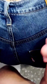 Colega Mea De Apartament Îmi Face Sex Oral În Cadă Și Face Spermă Pe Blugii Udi