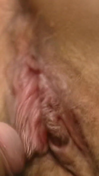 Tetona morena milf cabalga duro después de dedeándose profundo