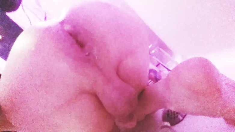 Tiffany Ciskiss: 병 바닥 후장 벌리기 Sissy