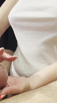 그녀는 순결 케이지에서도 오르가즘에 오쟁이 진 남편 가져