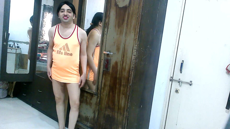 Cute & Nude Crossdresser: Sweet sissy crossdresser femboy Sweet Lollipop tylko w tank top.