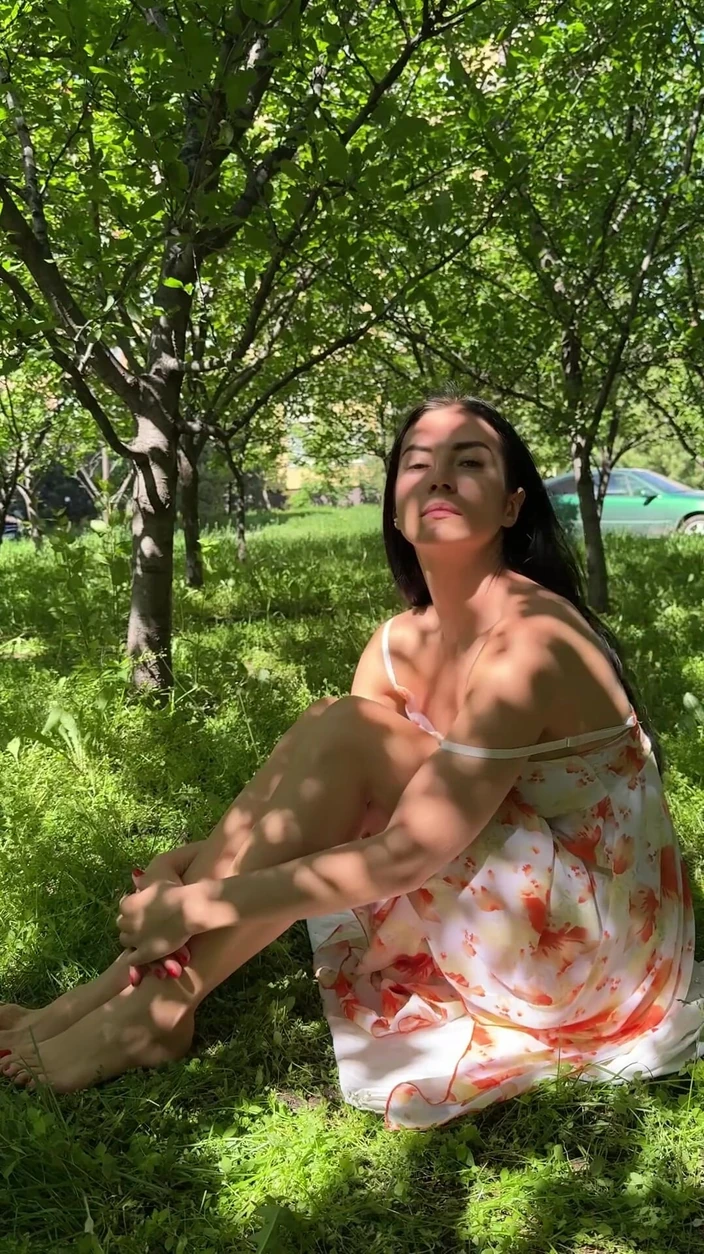 Princess Monica: Outdoor Barefoot Tease