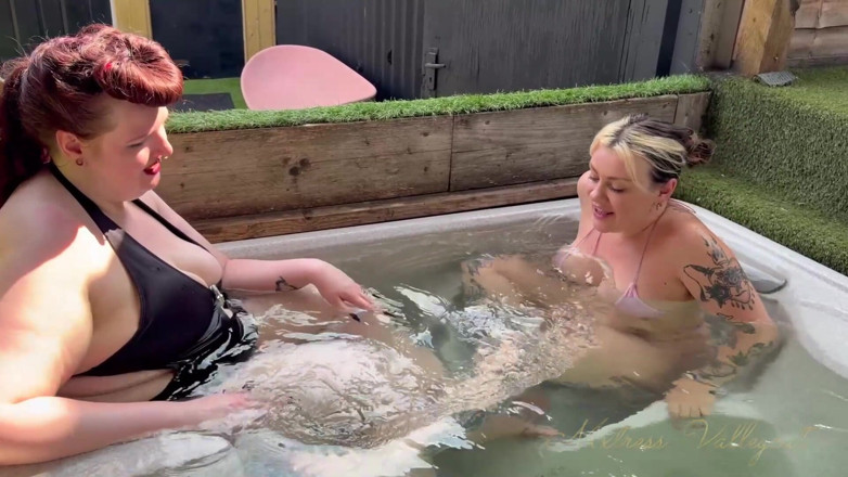 Mxtress Valleycat: Hot Tub Feet-wave