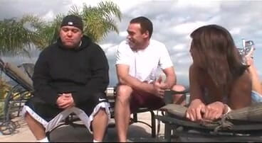 CBD Media: Un ragazzo alto e magro carina studentessa asiatica con i...