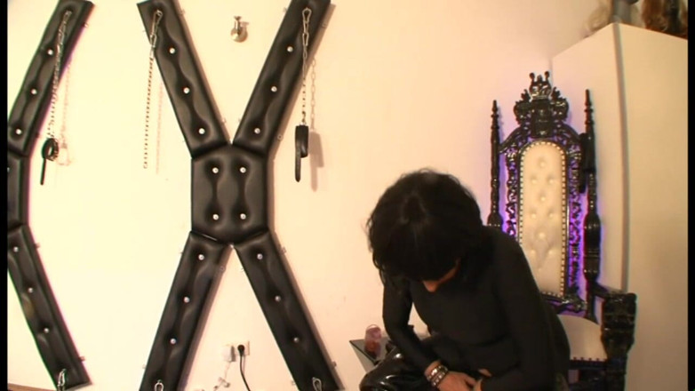 Absolute BDSM films - The original: Lelaki tua mendominasi tetek lesbian menjilat