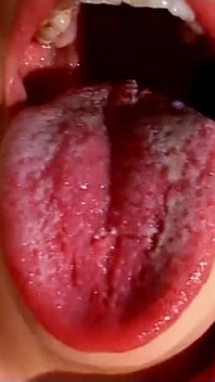 Ragazzina bionda incazzato e piena di sperma dal patrigno