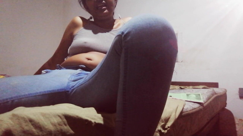 Tina Baby: 我的嫂子在没有胸罩的情况下勾引我，爆裂