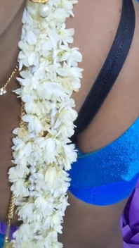 Mătușa indiană desi tamilă fute un băiat prin joc de șah