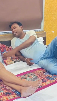 Une fille veut du sexe avec le garçon de sa chambre.