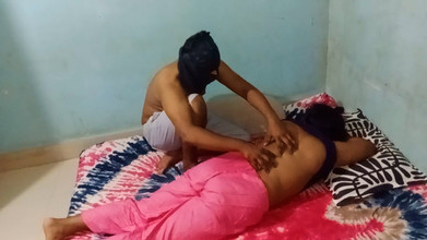 Hoktoml99: Urut susu Adik ipar desi