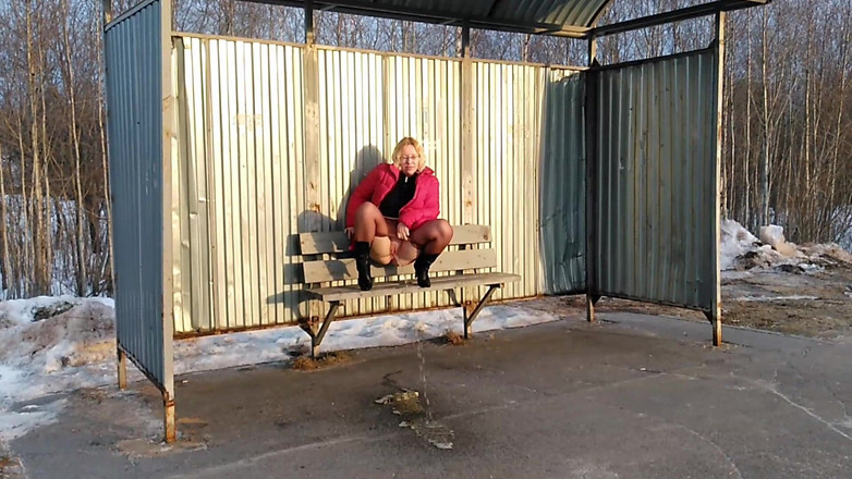 Lady Rose pee pee: Golden Rain 88 - Pissen auf der straße