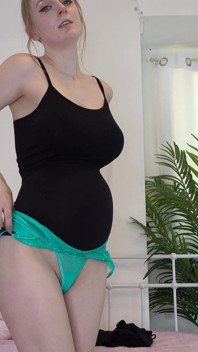 Sfilata di moda in gravidanza e masturbazione